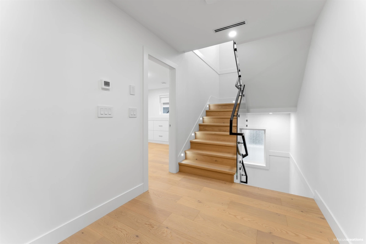 Staircase Photo of 5754 16a Avenue, Delta, BC