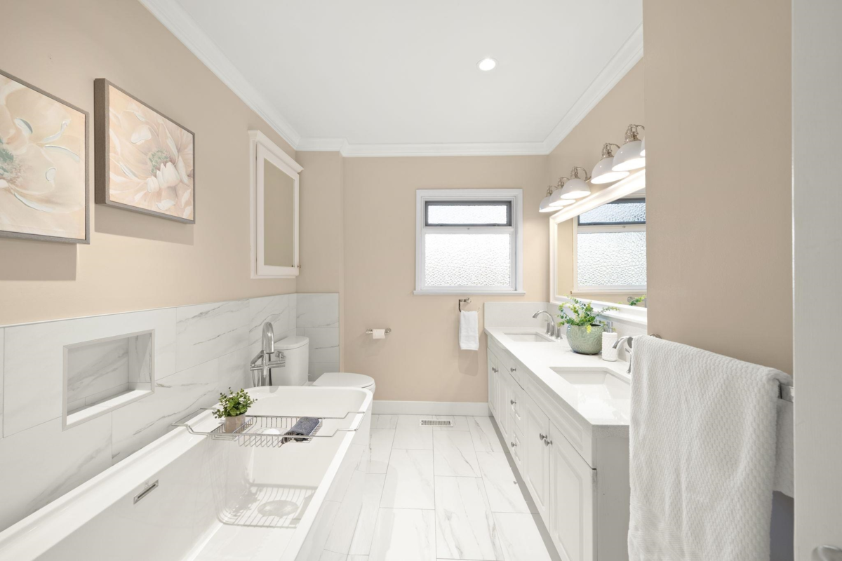 Basement Recreation Room Photo of 5812 48a Avenue, Delta, BC