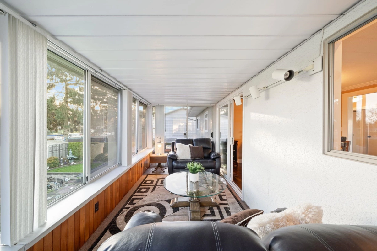 Breakfast Nook Photo of 5812 48a Avenue, Delta, BC