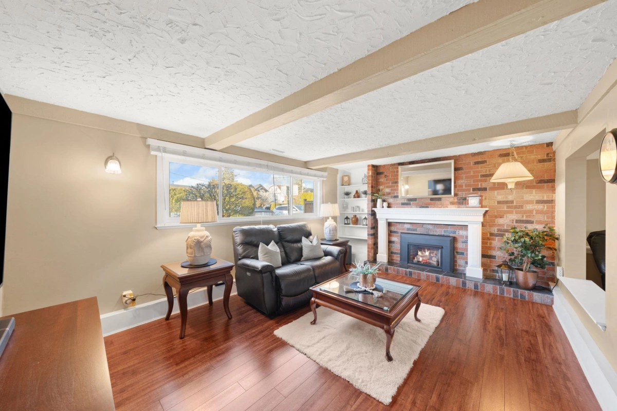 Entry Foyer Photo of 5812 48a Avenue, Delta, BC