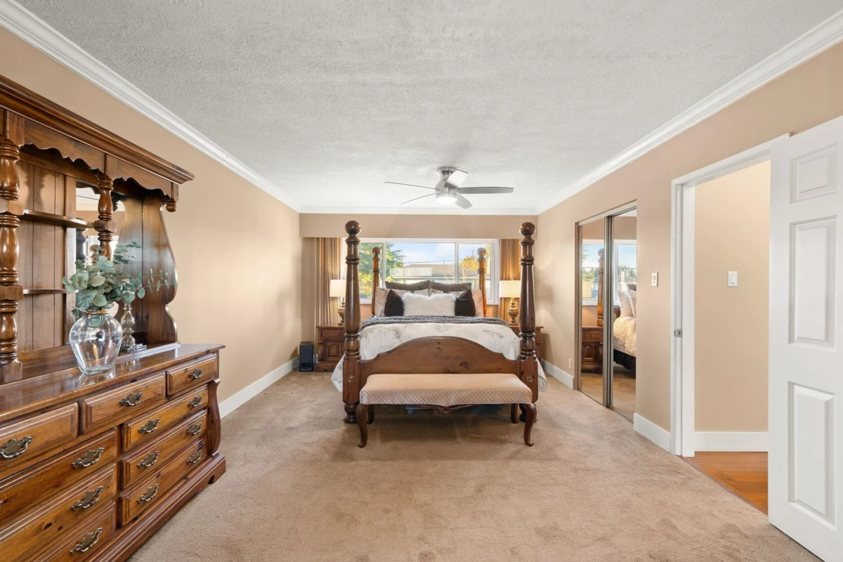 Powder Room Photo of 5812 48a Avenue, Delta, BC