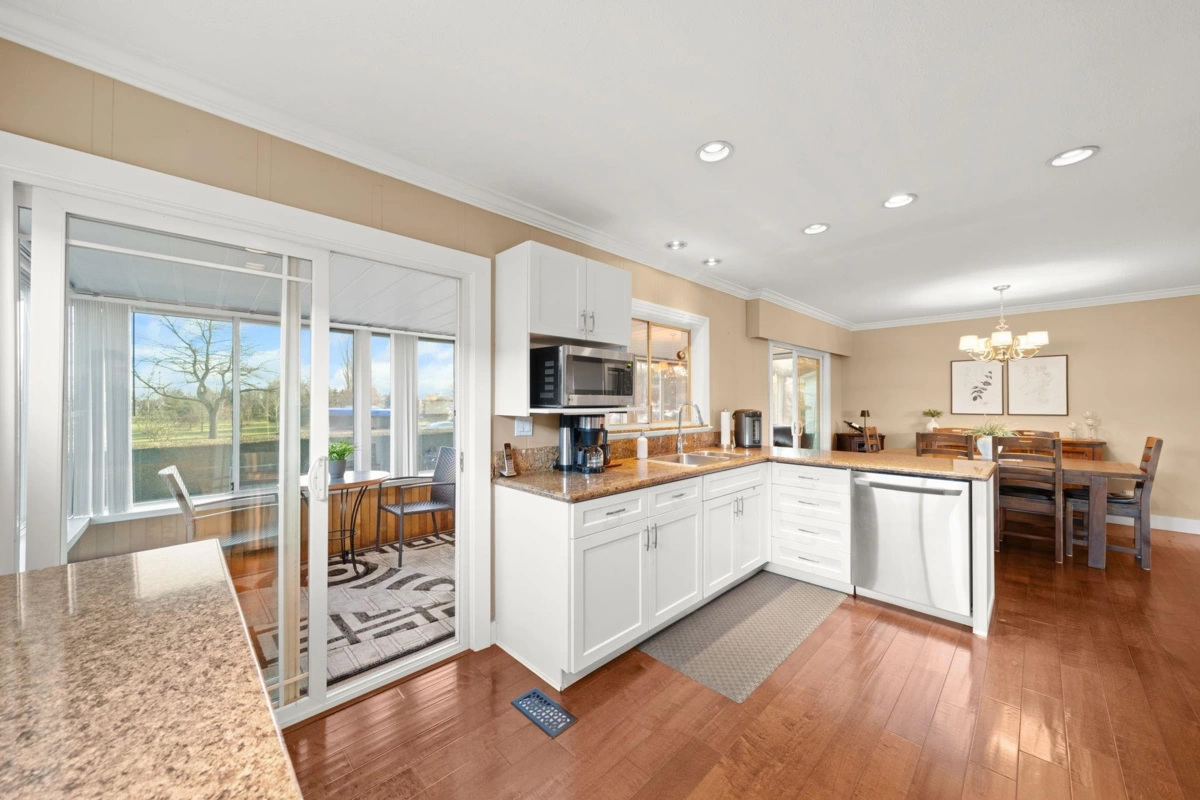 Primary Bathroom Photo of 5812 48a Avenue, Delta, BC