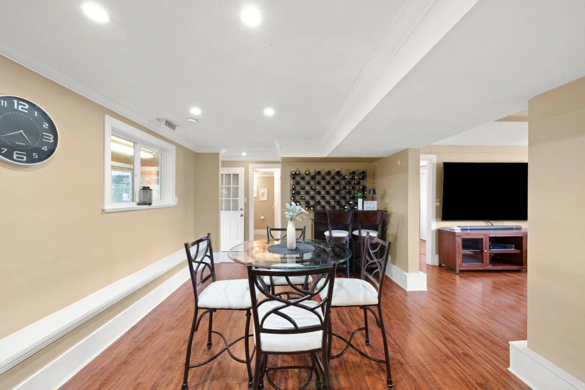 Staircase Photo of 5812 48a Avenue, Delta, BC