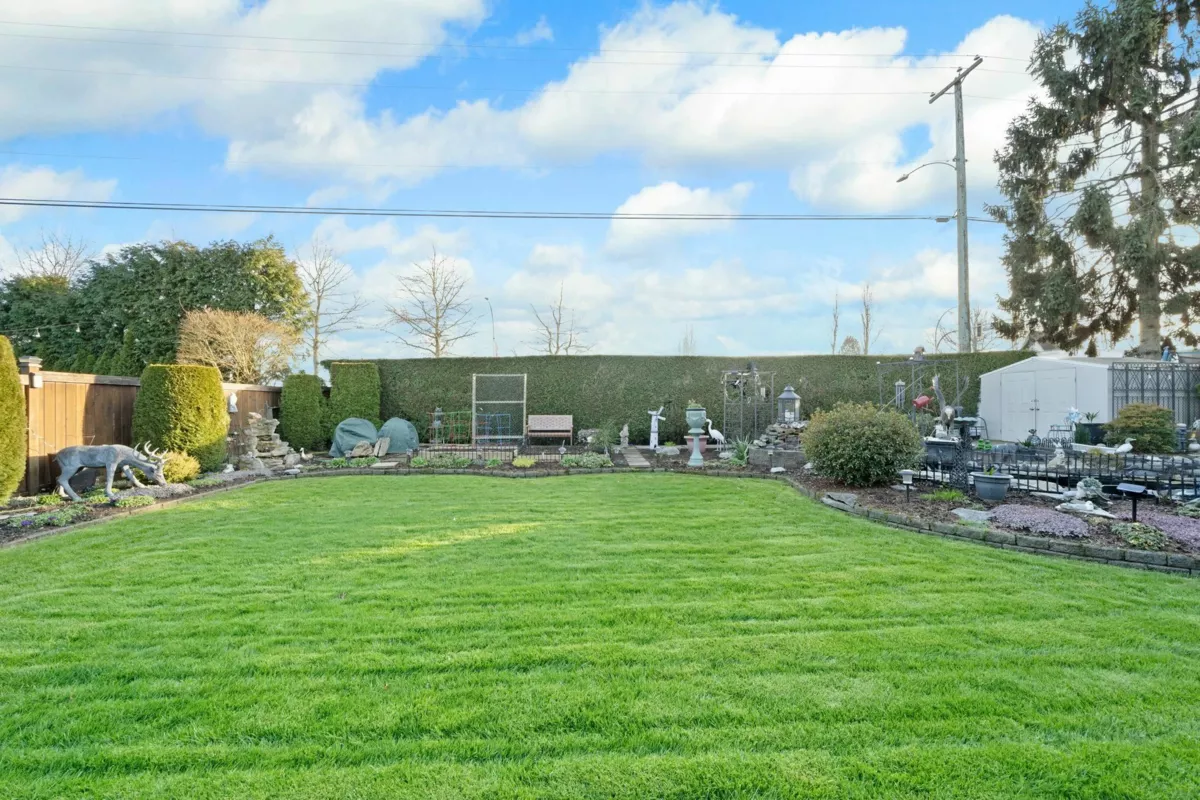 Swimming Pool Photo of 5812 48a Avenue, Delta, BC