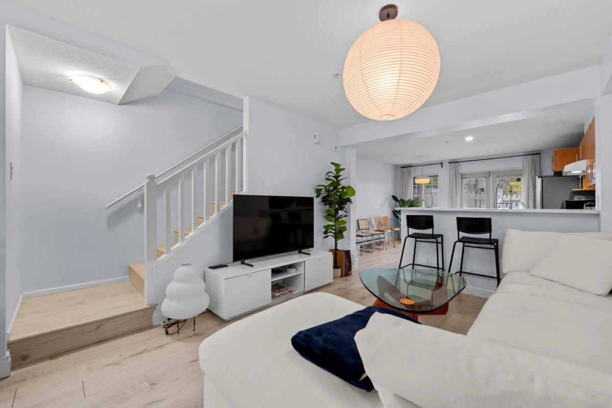 Guest Bathroom Photo of 7336 Salisbury Avenue, Burnaby, BC