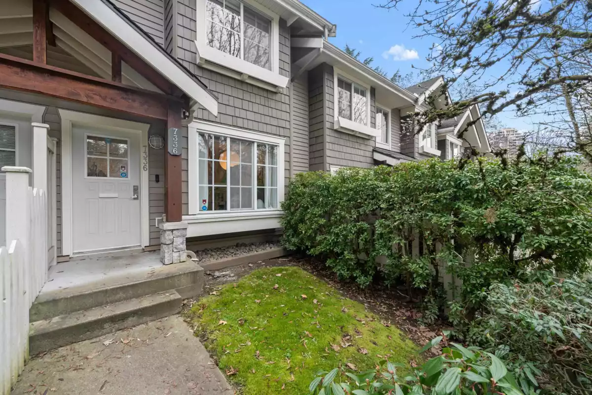 Living Room Photo of 7336 Salisbury Avenue, Burnaby, BC