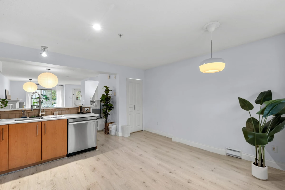 Mudroom Photo of 7336 Salisbury Avenue, Burnaby, BC