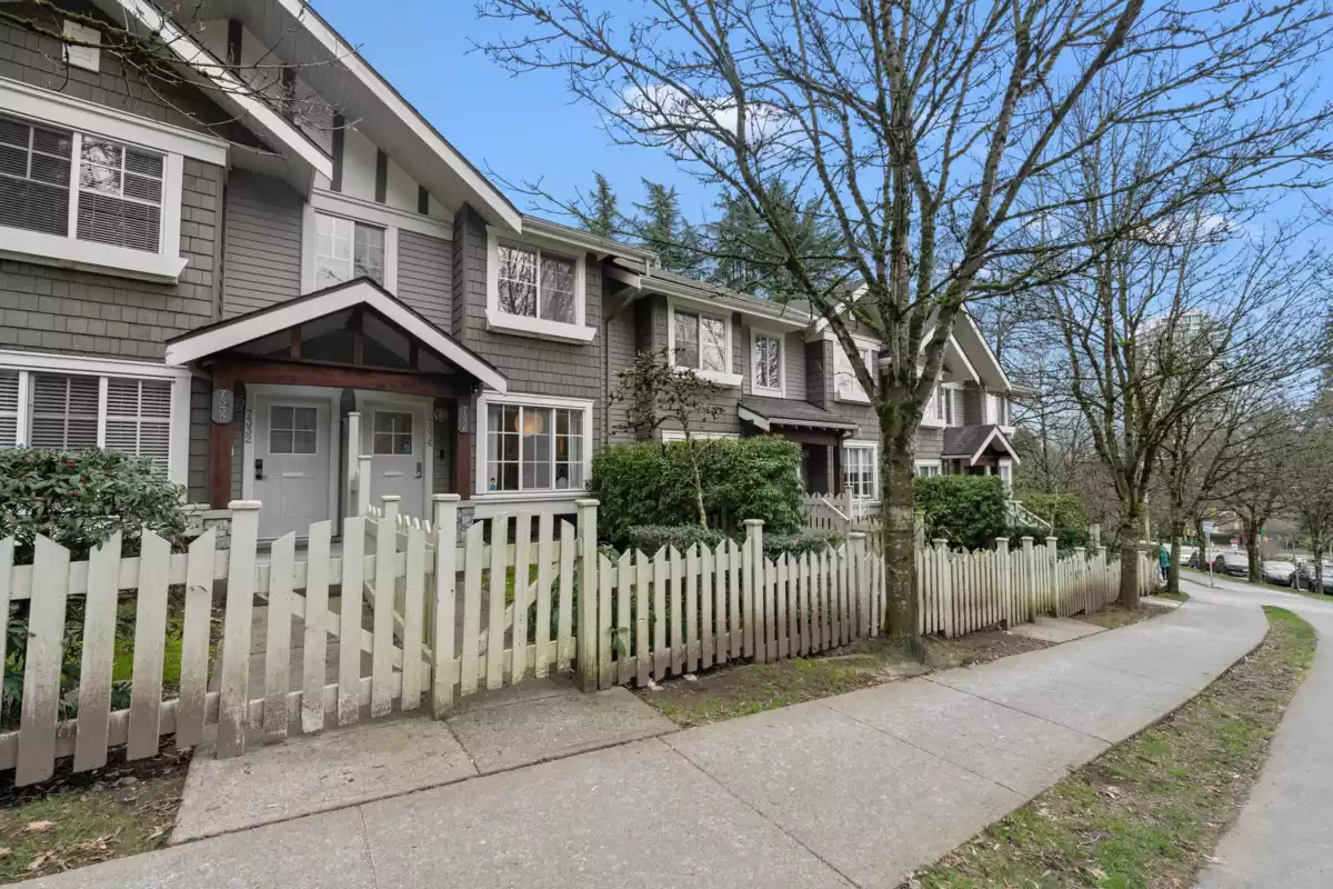 Outdoor Deck Photo of 7336 Salisbury Avenue, Burnaby, BC