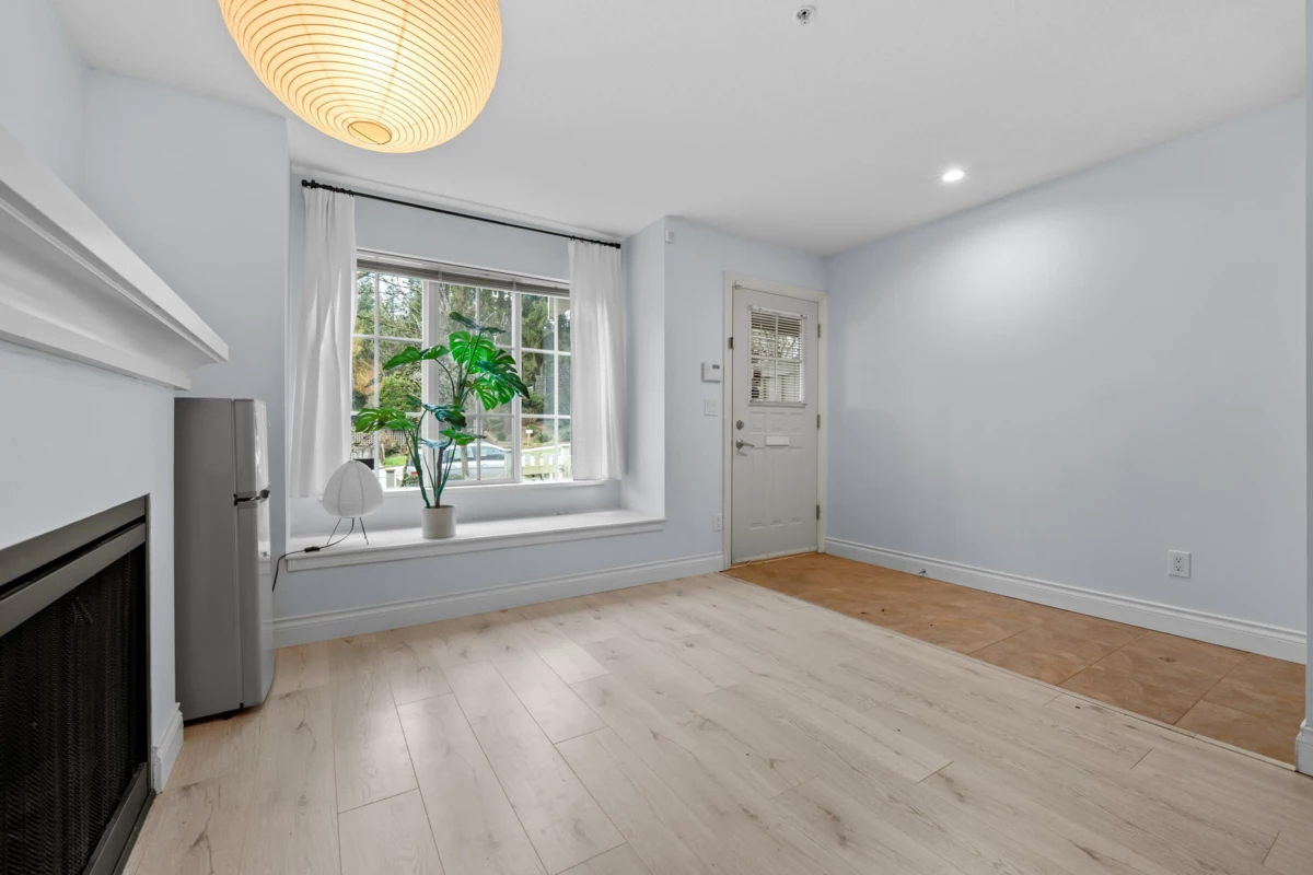 Powder Room Photo of 7336 Salisbury Avenue, Burnaby, BC