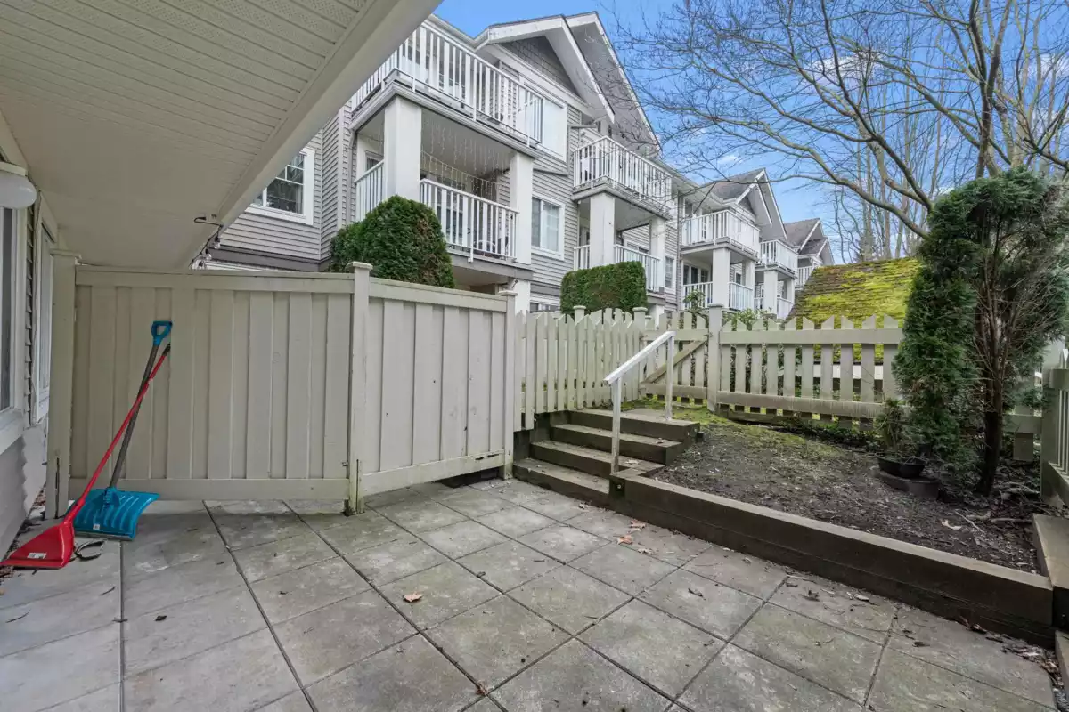 Staircase Photo of 7336 Salisbury Avenue, Burnaby, BC