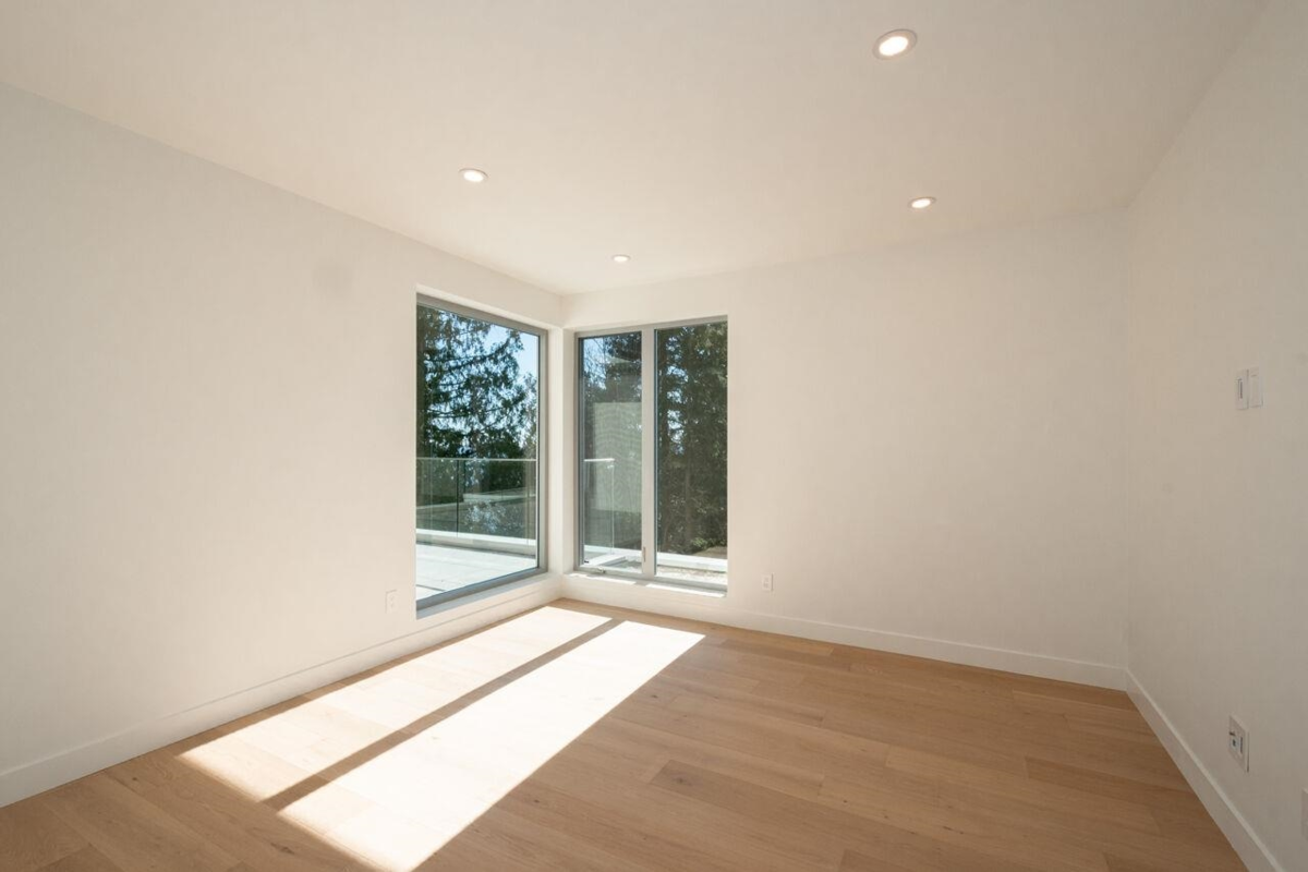 Garden / Landscaping Photo of 4437 Piccadilly North, West Vancouver, BC