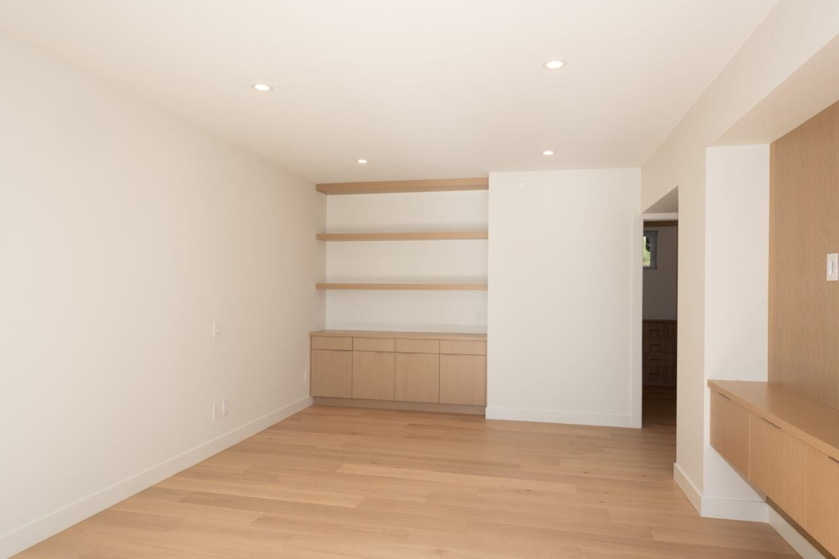 Mudroom Photo of 4437 Piccadilly North, West Vancouver, BC