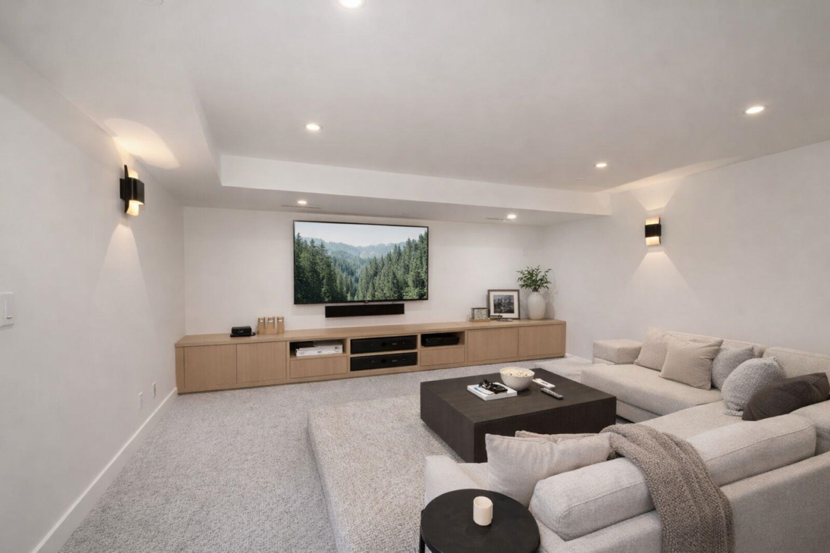 Outdoor Kitchen Photo of 4437 Piccadilly North, West Vancouver, BC