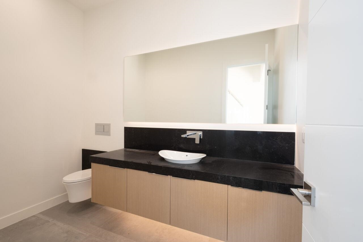 Powder Room Photo of 4437 Piccadilly North, West Vancouver, BC