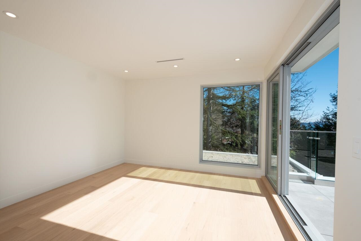 Staircase Photo of 4437 Piccadilly North, West Vancouver, BC