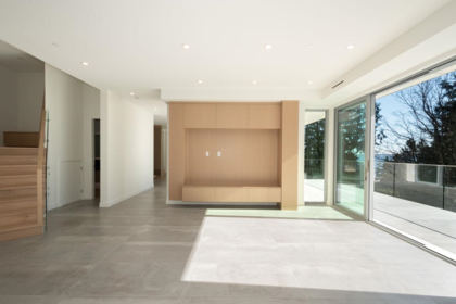 Kitchen Island Photo of 4437 Piccadilly North, West Vancouver, BC