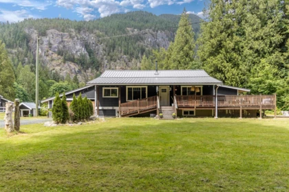 14848 Squamish Valley Road, Squamish, BC, Squamish — Single Family Residence for sale