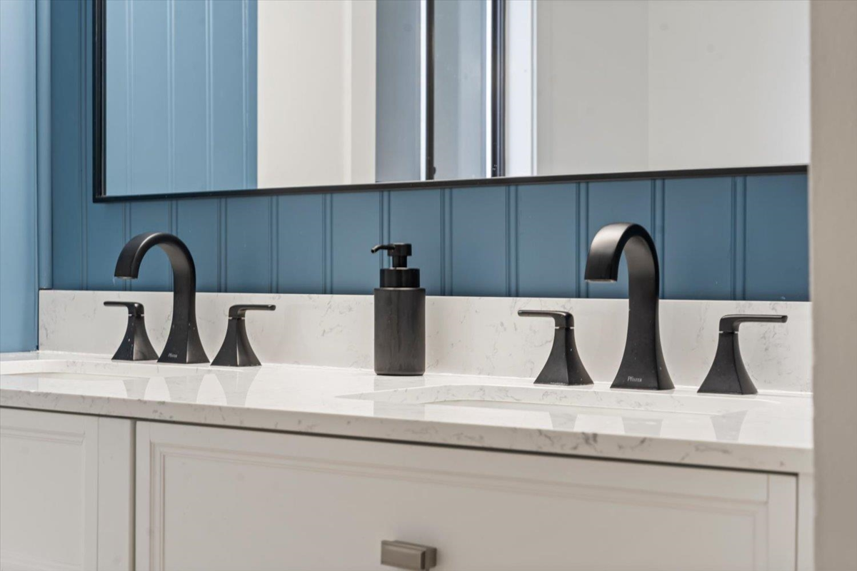 Laundry Room Photo of 6111 Dundee Place, Chilliwack, BC