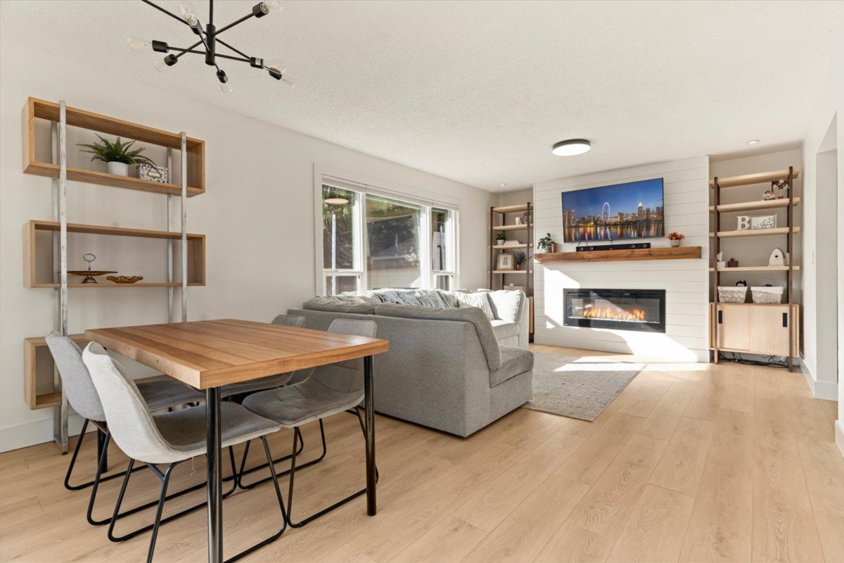 Living Room Photo of 6111 Dundee Place, Chilliwack, BC