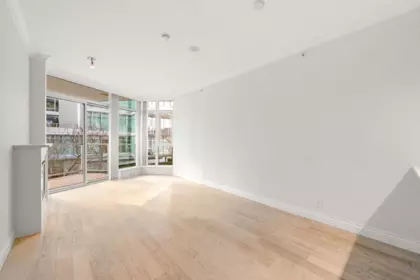 208 199 Victory Ship Way, North Vancouver, BC, North Vancouver — Apartment/Condo for sale