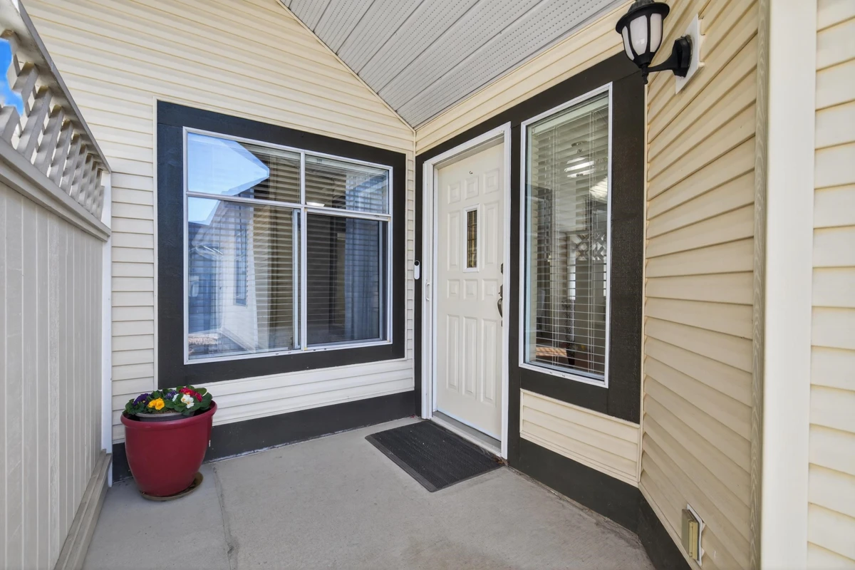 Living Room Photo of 53 19649 53 Avenue, Langley, BC