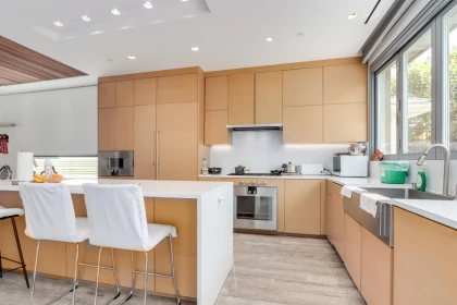 Kitchen Island Photo of 4368 W 15th Avenue, Vancouver, BC