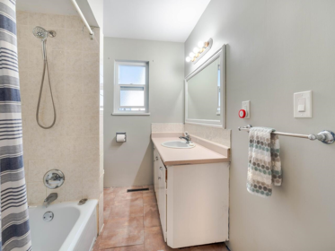 Walk-In Closet Photo of 447 E 30th Avenue, Vancouver, BC