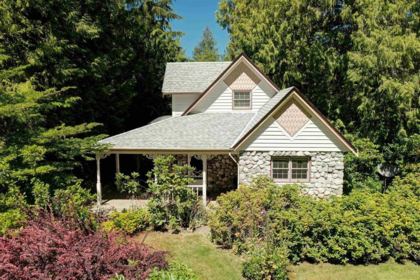5487 Brooks Road, Halfmoon Bay, BC, Halfmoon Bay — Single Family Residence for sale