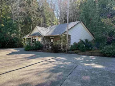Garden / Landscaping Photo of 5487 Brooks Road, Halfmoon Bay, BC