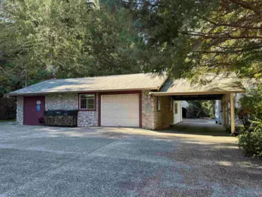 Outdoor Deck Photo of 5487 Brooks Road, Halfmoon Bay, BC