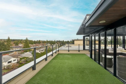 Garden / Landscaping Photo of 501 14022 North Bluff Road, White Rock, BC