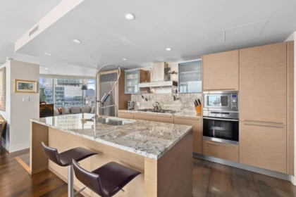 Kitchen Island Photo of 3302 1111 Alberni Street, Vancouver, BC