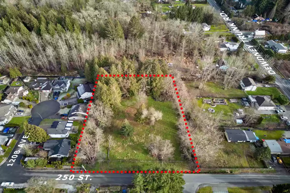 Family Room Photo of 12070 250 Street, Maple Ridge, BC