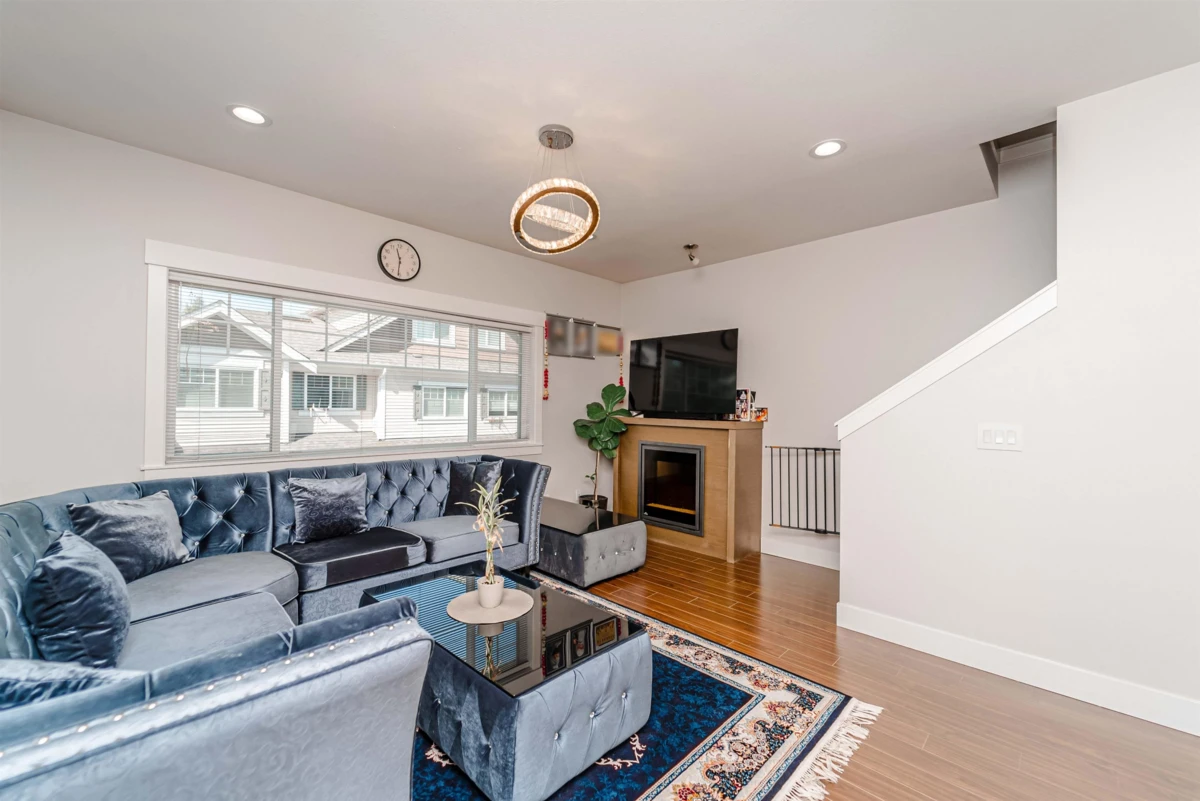Family Room Photo of 30 30748 Cardinal Avenue, Abbotsford, BC