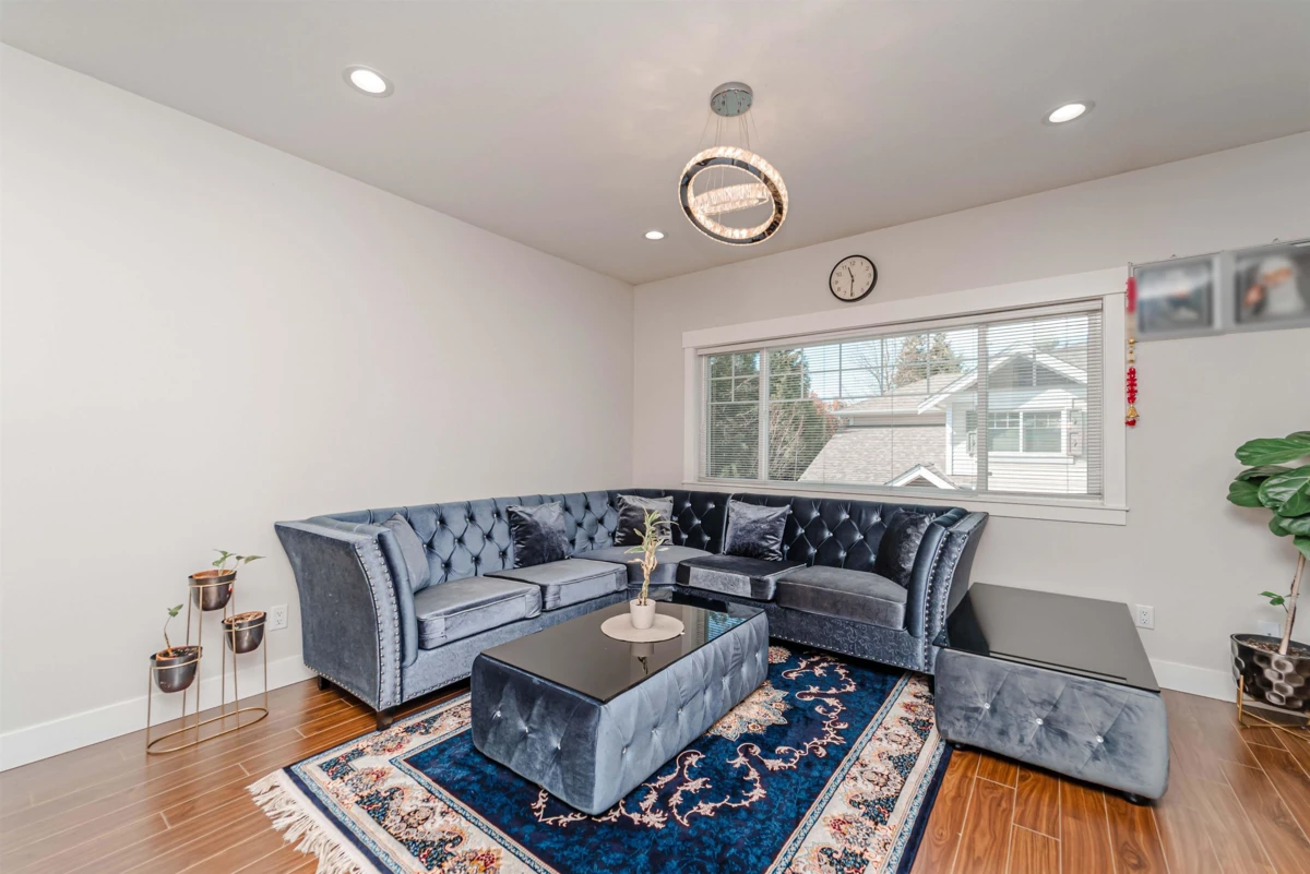 Living Room Photo of 30 30748 Cardinal Avenue, Abbotsford, BC