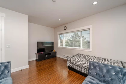 Walk-In Closet Photo of 30 30748 Cardinal Avenue, Abbotsford, BC
