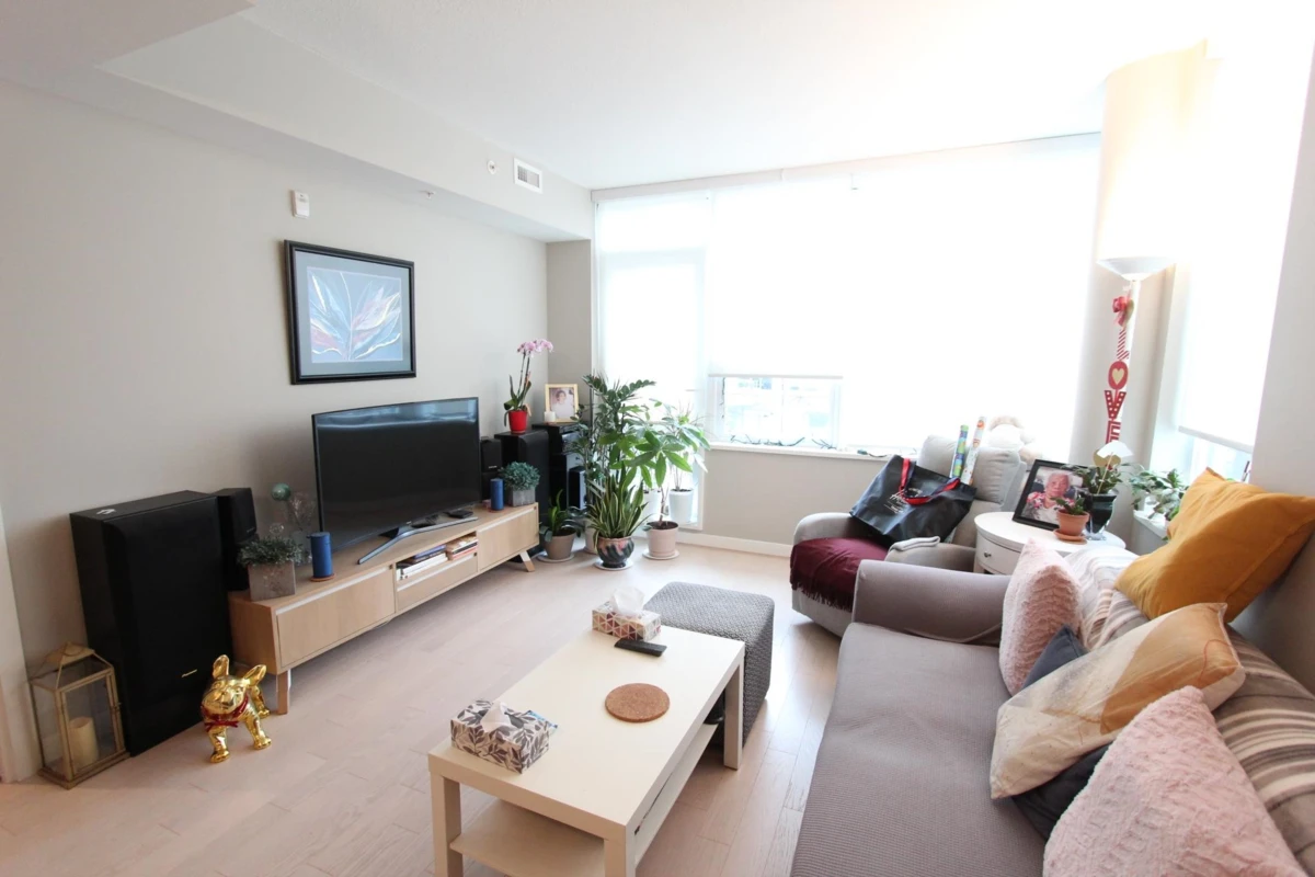 Living Room Photo of 202 505 W 30th Avenue, Vancouver, BC