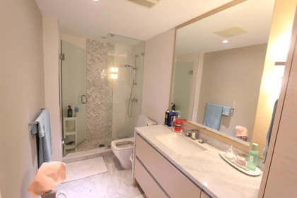 Primary Bathroom Photo of 202 505 W 30th Avenue, Vancouver, BC