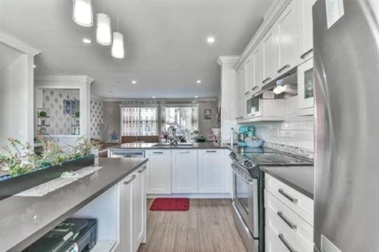 Guest Bathroom Photo of 33 6378 142 Street, Surrey, BC