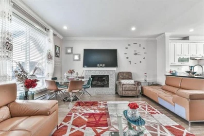 Kitchen Photo of 33 6378 142 Street, Surrey, BC