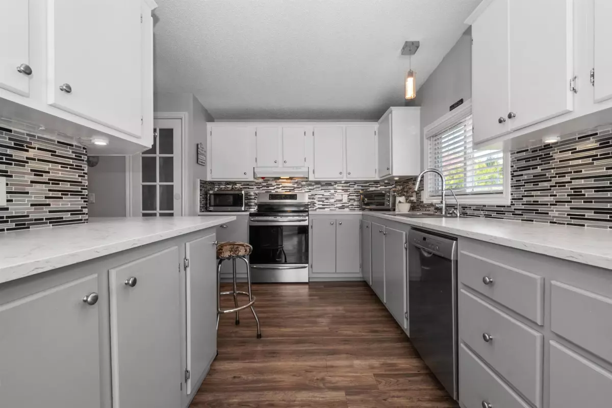 Dining Area Photo of 13 41168 Lougheed Highway, Mission, BC