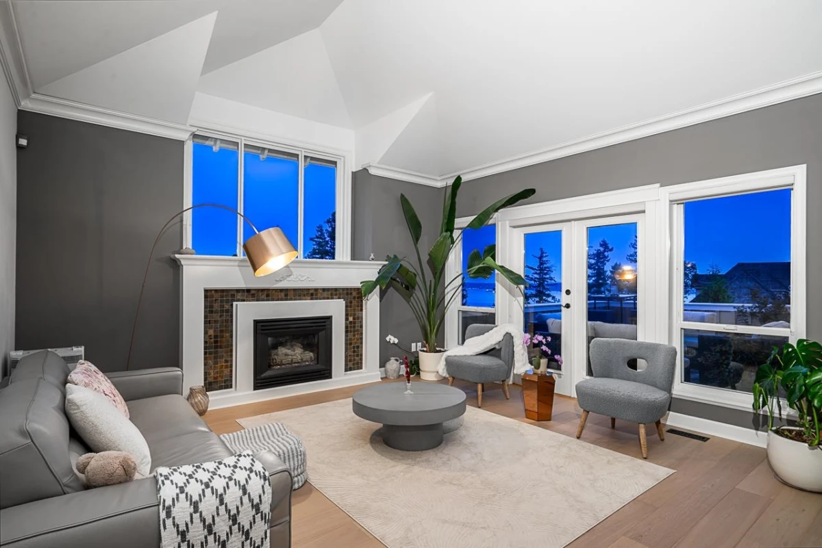 Family Room Photo of 5431 West Vista Court, West Vancouver, BC