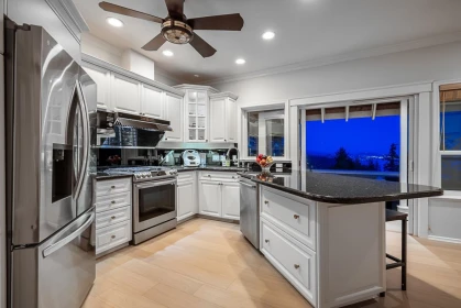 Kitchen Photo of 5431 West Vista Court, West Vancouver, BC