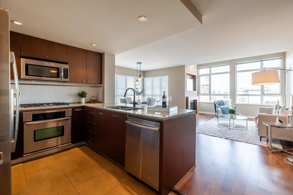 Dining Area Photo of 402 2950 King George Boulevard, Surrey, BC