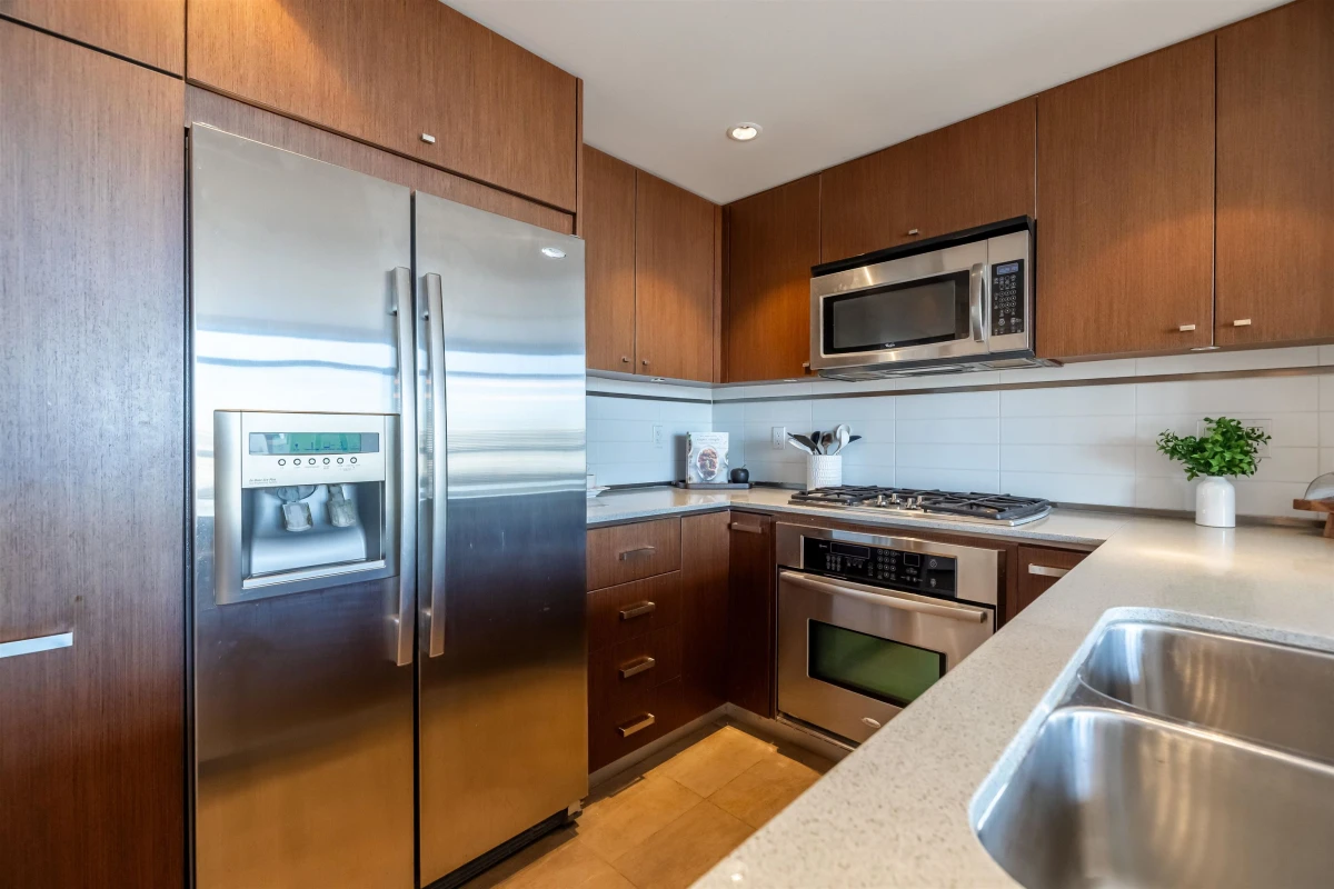 Family Room Photo of 402 2950 King George Boulevard, Surrey, BC