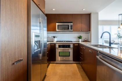 Kitchen Photo of 402 2950 King George Boulevard, Surrey, BC