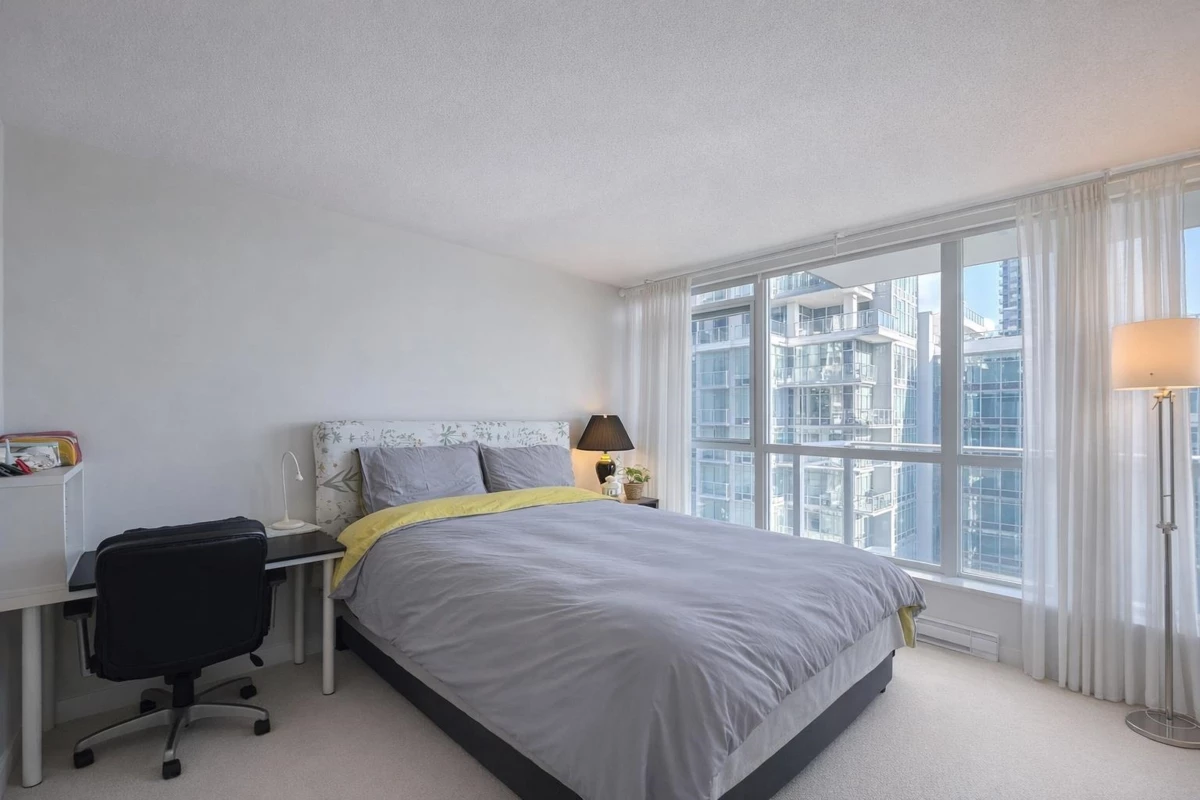 Family Room Photo of 1508 13325 102a Avenue, Surrey, BC