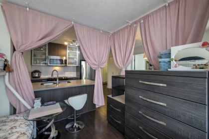 Laundry Room Photo of 1508 13325 102a Avenue, Surrey, BC