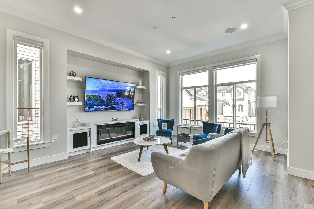 Living Room Photo of 19683 74 Avenue, Langley, BC