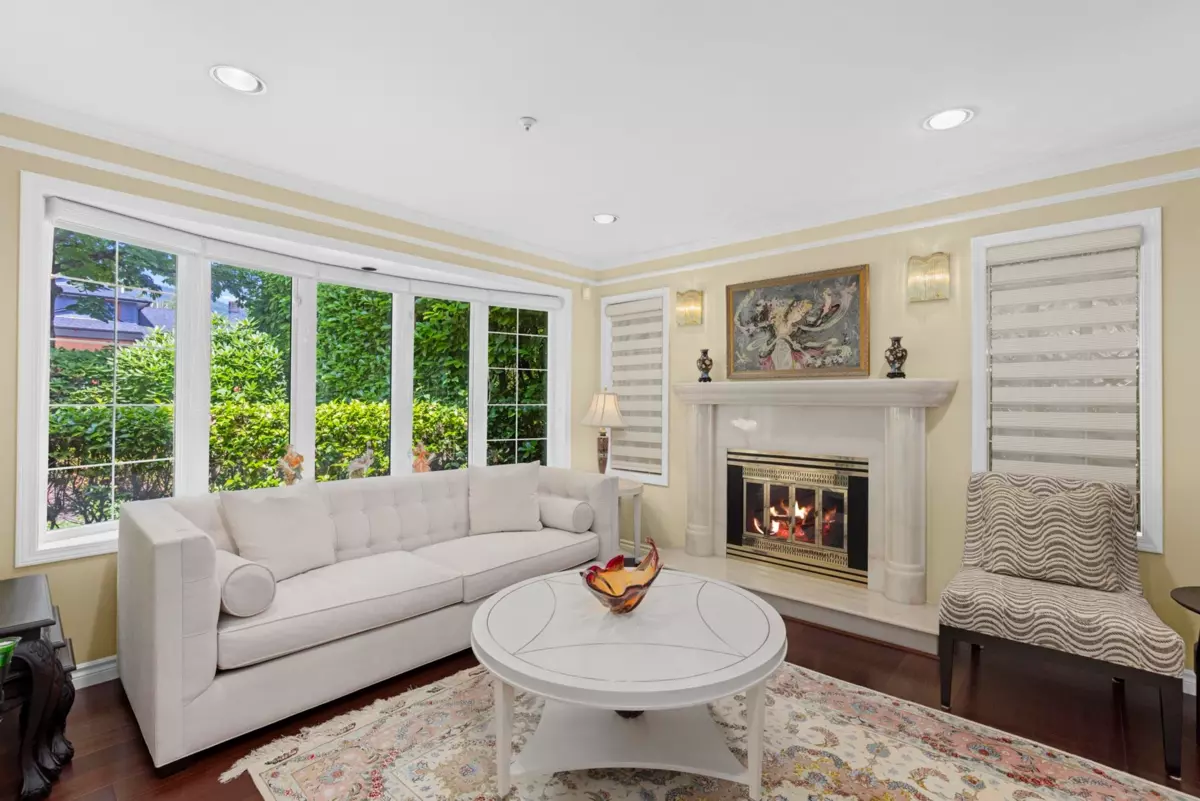 Family Room Photo of 1426 Fulton Avenue, West Vancouver, BC
